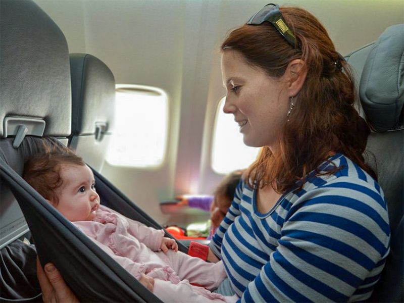 18 conseils pour prendre l'avion avec un bébé sur des vols long-courriers -  Un Jour en Calédonie